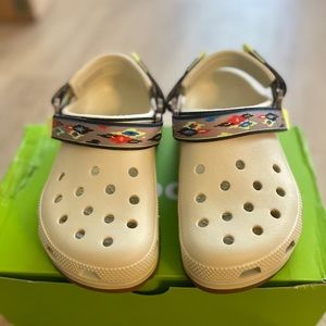 NWT Crocs Classic Hiker Clog - Bone / Mushroom— men’s size 4/woman’s size 6